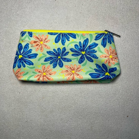 Clinique Colorful Floral and Abstract Pouch Set - Picture 2 of 9